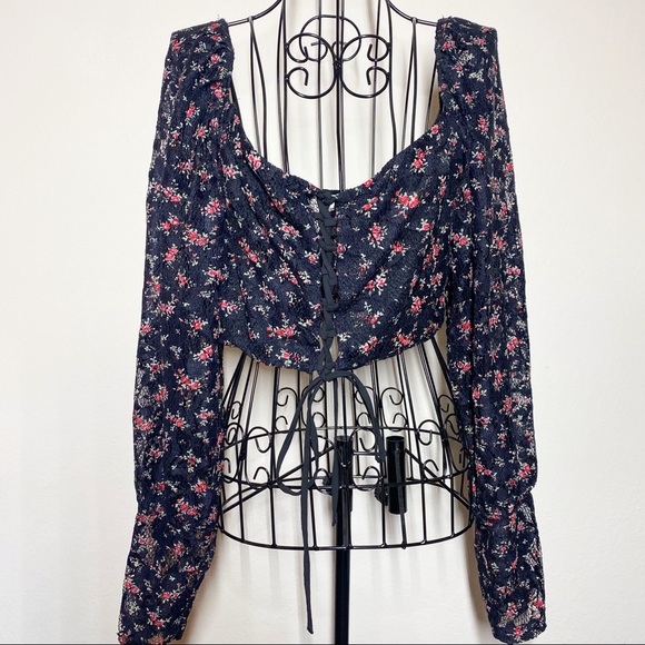 Topshop Ditsy Lace Up Crop Top Black Red Floral 10 - Picture 6 of 12